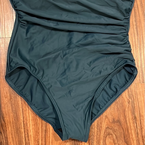 Miraclesuit Must Have Sanibel One Piece - Picture 9 of 16